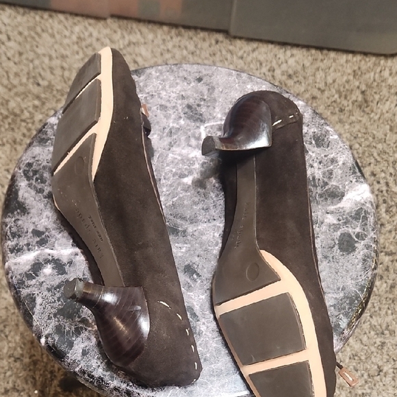 Kate Spade Dark Brown Women's Pumps with Bow Detail Great Buy. - Picture 4 of 7